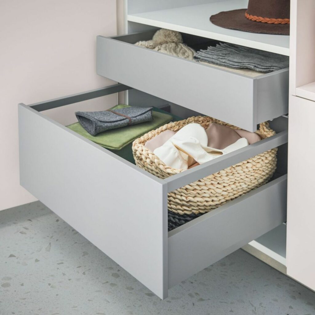 Schüller Garderobe grau mit Schubladen