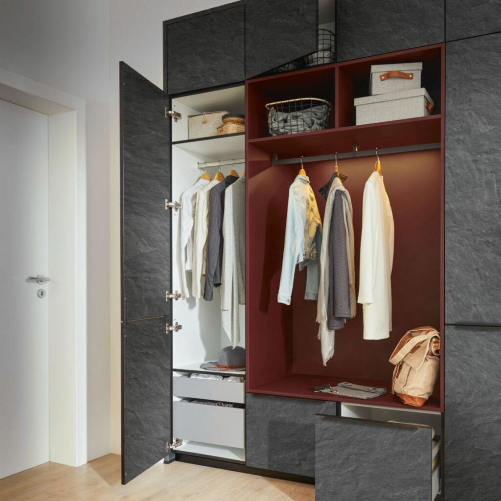 Schüller Garderobe Türen aus Schiefer