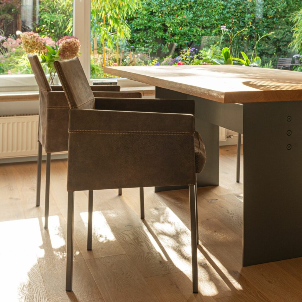 KFF Stuhl Texas Leder braun seitlich