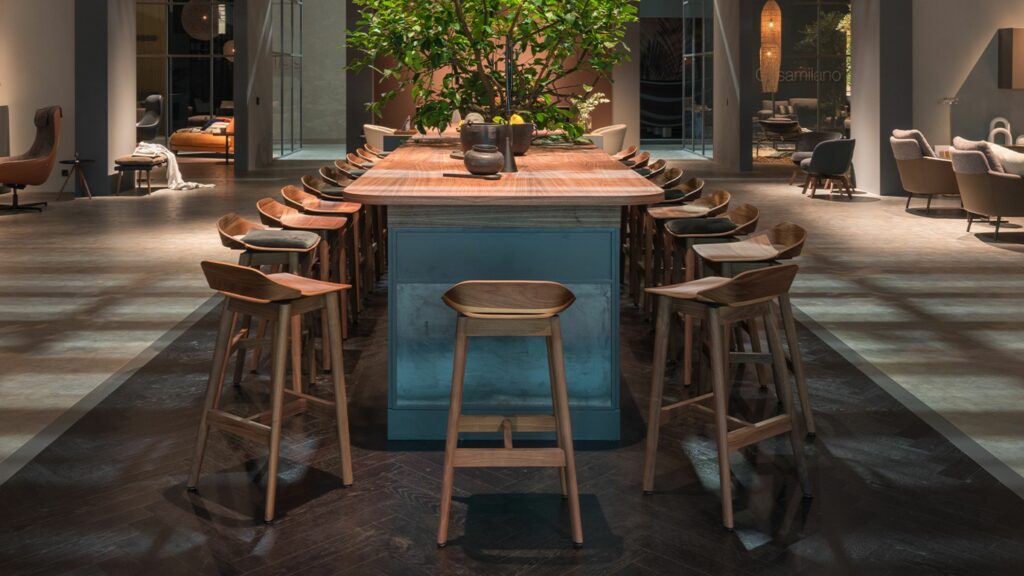 Barhocker 650 Rolf Benz Moebel Meiss Holz in Restaurant