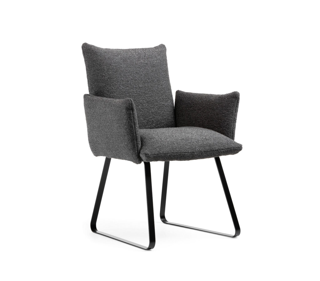 Bielefelder Werkstätten Stühle Heaven Dining schwarz mit Armlehne schräg