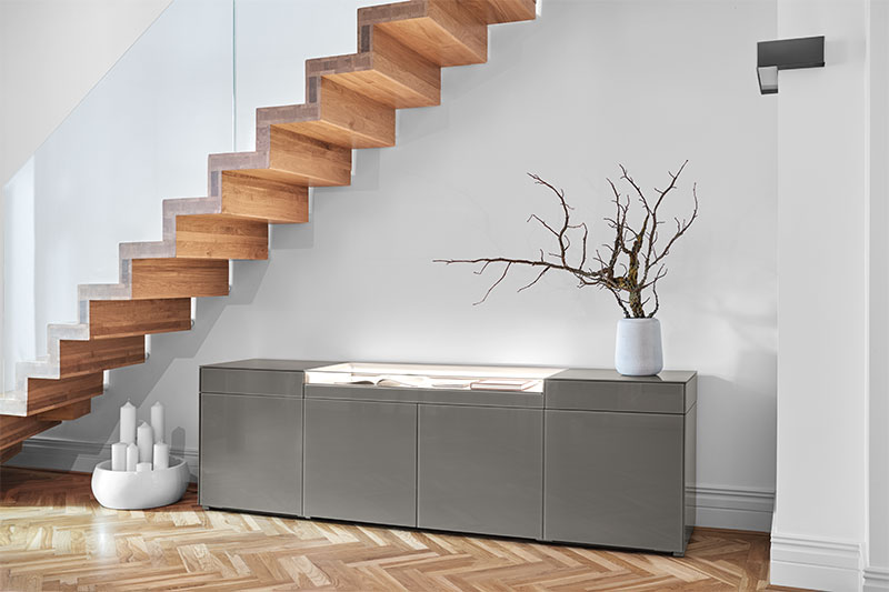 Kettnaker Kommode unter einer Treppe