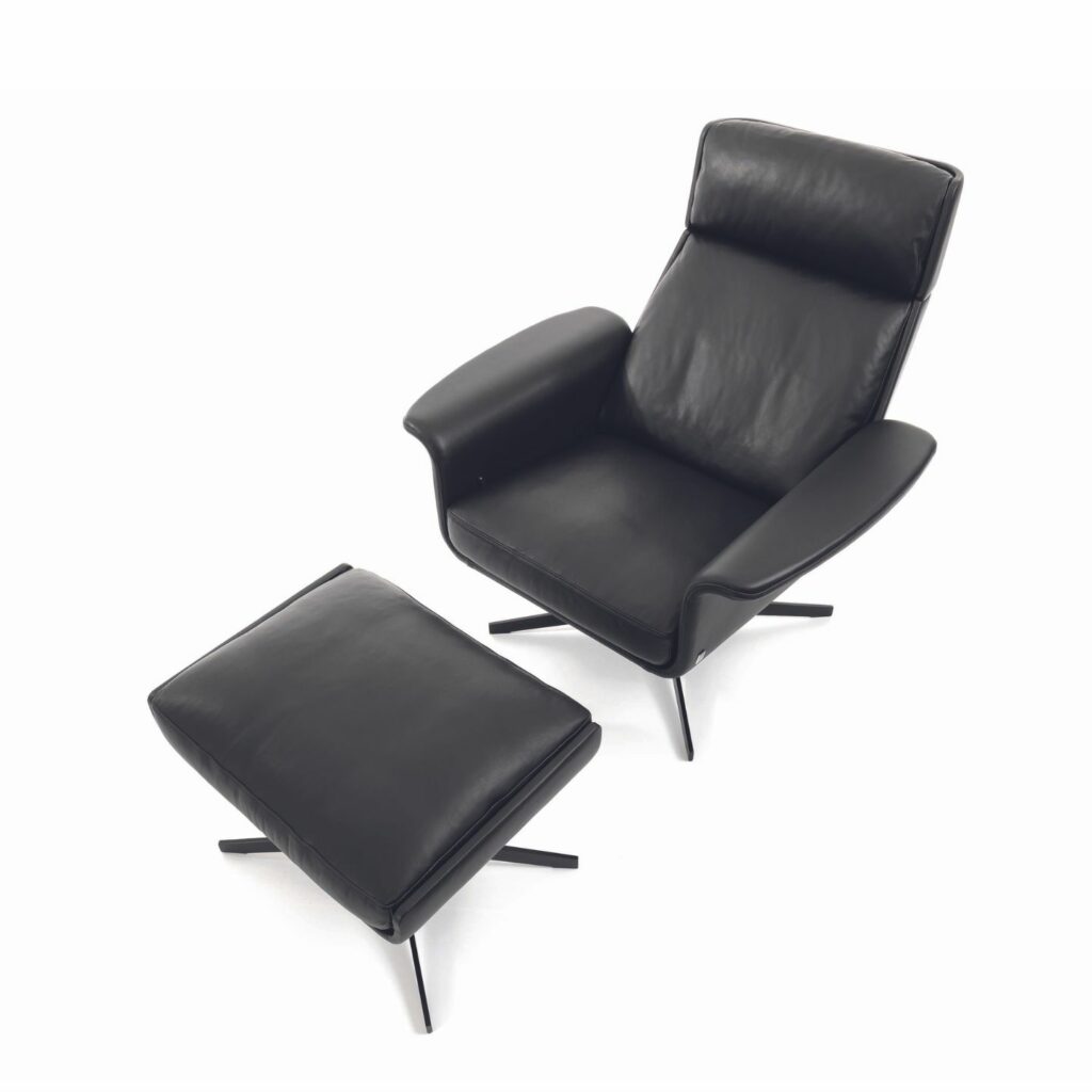 Bielefelder Werkstaetten Sessel Legend Leder schwarz mit Hocker
