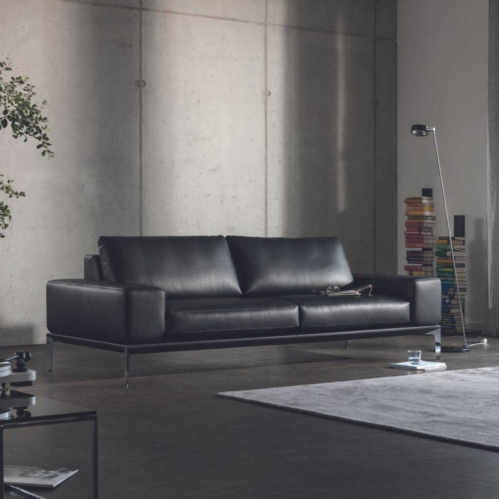 Bielefelder Werkstaetten Sofa Spirit Leder schwarz im Wohnzimmer