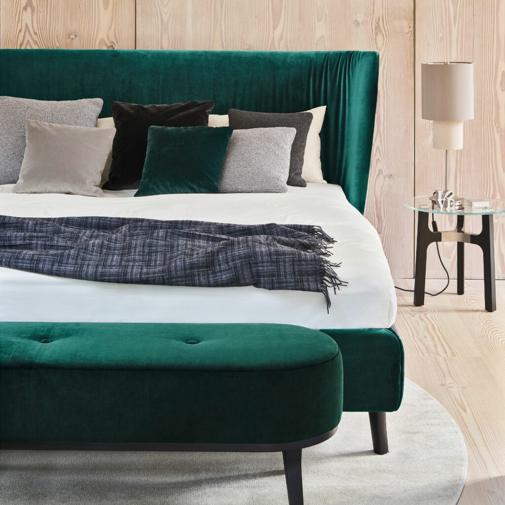 Bielefelder Werkstätten Bett Polo Boxspringbett bodennah mit Füßen und Bank