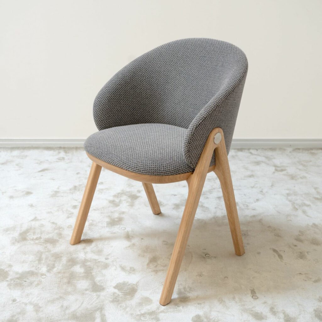 Rodam Stuhl Maru Polster grau Gestell Holz natur