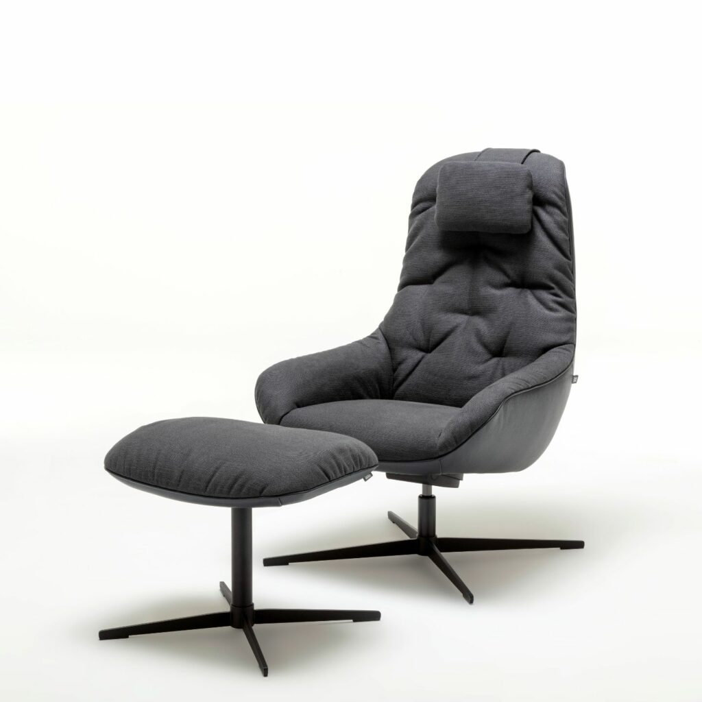 Rolf Benz MEG soft Stoff grau mit Hocker