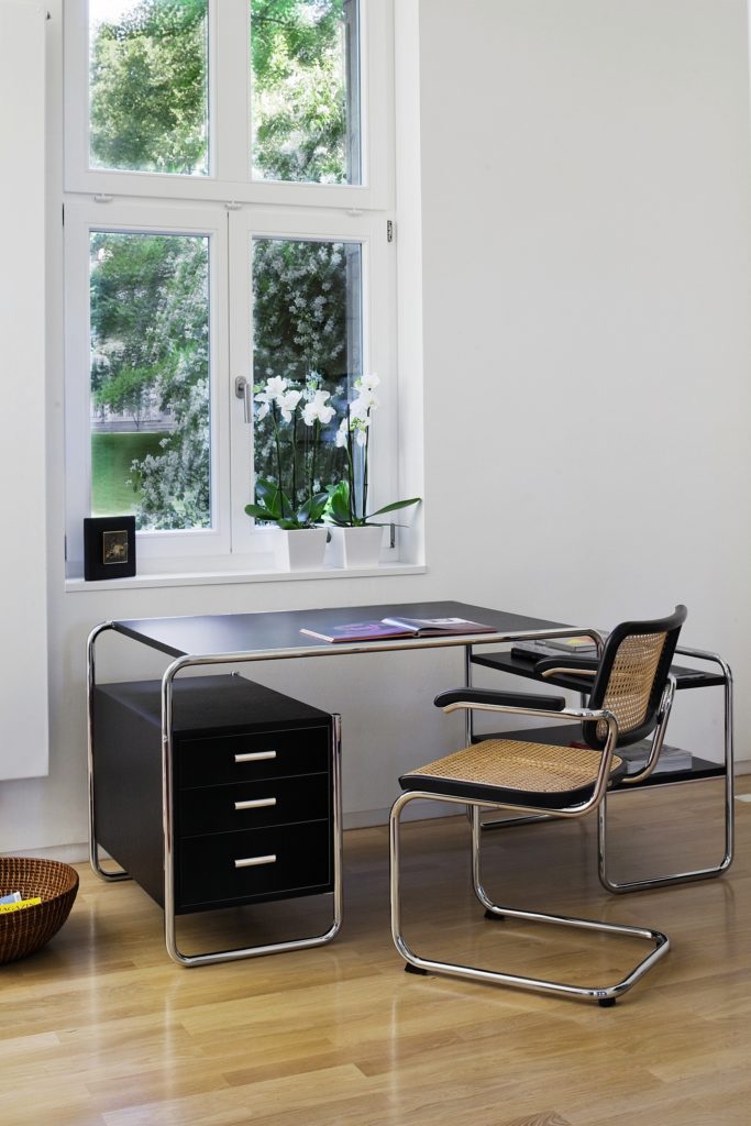 Thonet Programm Schreibtisch mit Stuhl S 285 und S 64