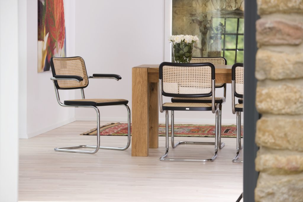 Thonet Programm S 32 und S 64 Stühle Interieur