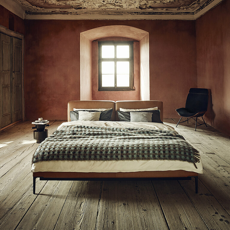 Wittmann csm_Joyce_Cushion_Bed__Melange_Hochlehner___Miles_Hocker__Guande_autumn__Velvet_british_green__Velvet_gold__a3af1a0c02